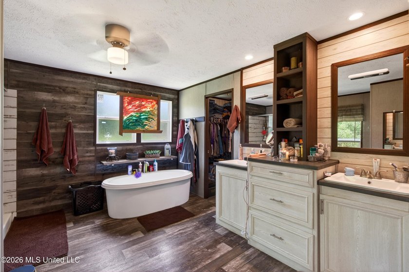 Escape to your own private outdoor paradise with this 3-bedroom - photo 34