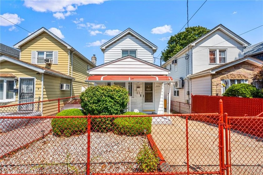 Fully Detached home with Private Driveway in Prime Brooklyn! - photo 3