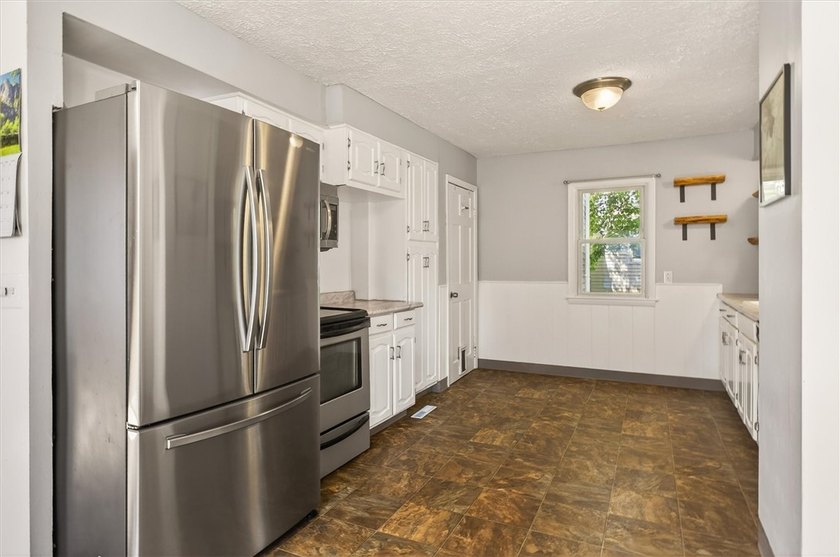 Welcome to 464 Harwick Road in Irondequoit NY! This charming - photo 11