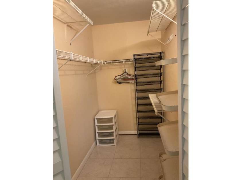 Welcome to this charming 2-bedroom, 2-bathroom villa in Delray - photo 11