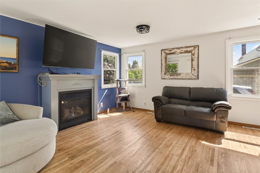 Welcome to 464 Harwick Road in Irondequoit NY! This charming - photo 18