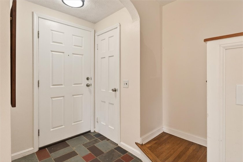 Welcome to 464 Harwick Road in Irondequoit NY! This charming - photo 23