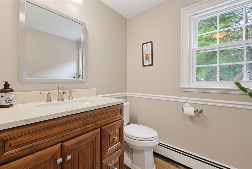 Sun-drenched 4-bed, 2.5 bath, 3-story Raised Cape in a private - photo 18