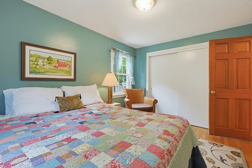 Sun-drenched 4-bed, 2.5 bath, 3-story Raised Cape in a private - photo 22