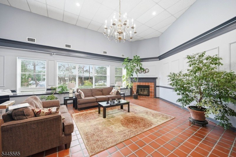 This bright, spacious, 3rd floor 2BR, 1.5 Bath condo in the - photo 23