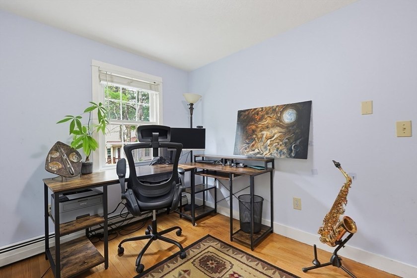 Sun-drenched 4-bed, 2.5 bath, 3-story Raised Cape in a private - photo 24