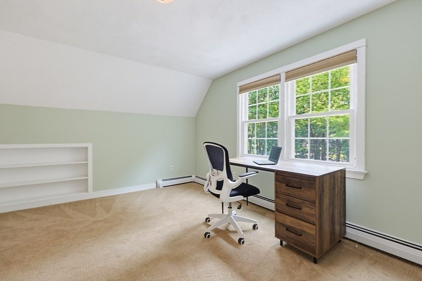 Sun-drenched 4-bed, 2.5 bath, 3-story Raised Cape in a private - photo 33