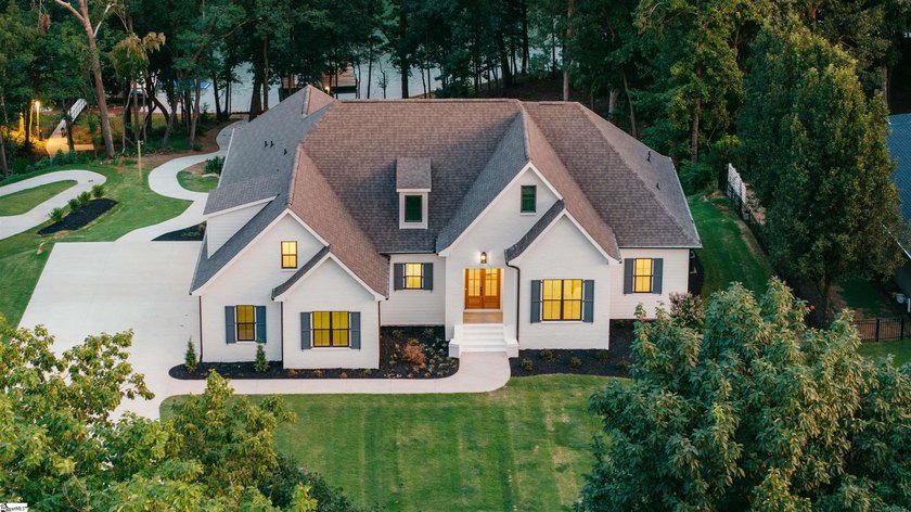 Experience the best of Lake Hartwell living in this exceptional - photo 8