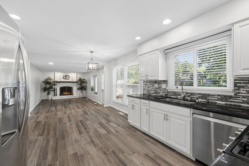 Fresh. Clean. Move-in Ready. Welcome to this beautifully - photo 10