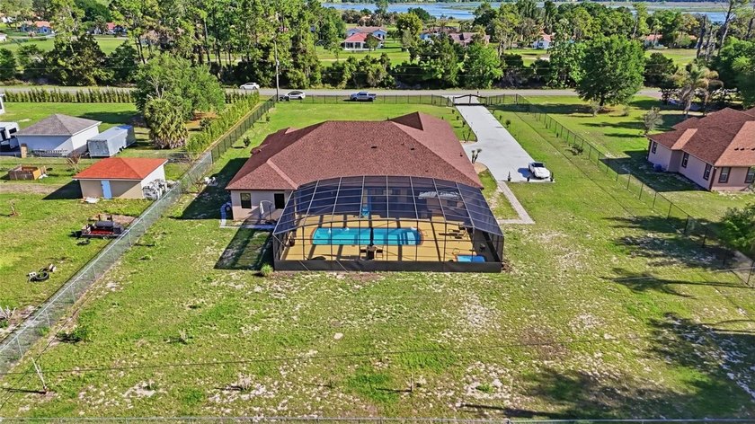 Welcome to a rare opportunity to own a beautifully appointed - photo 4