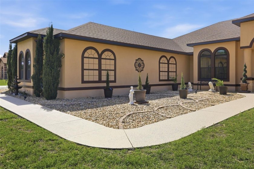Welcome to a rare opportunity to own a beautifully appointed - photo 7