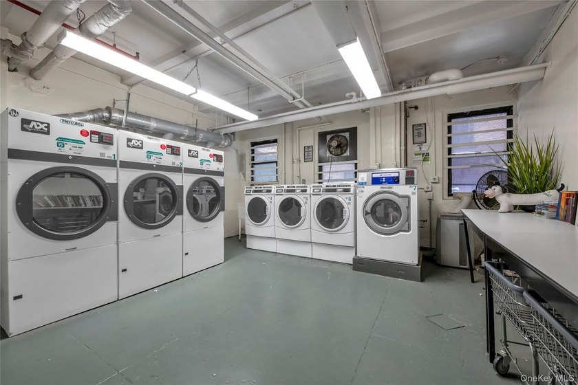 18 West 70 Street Apt 9H | New York, NY 10023 1 Bed 1,5 Baths in - photo 17