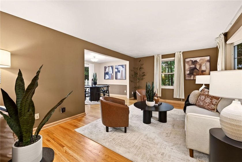 Welcome to 128 Cobblestone Drive! Nestled on a quiet cul-de-sac - photo 3