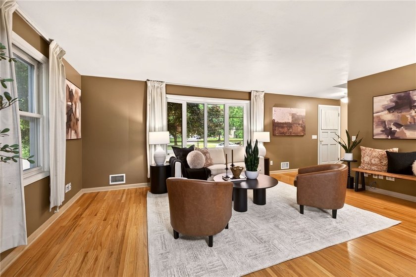 Welcome to 128 Cobblestone Drive! Nestled on a quiet cul-de-sac - photo 5