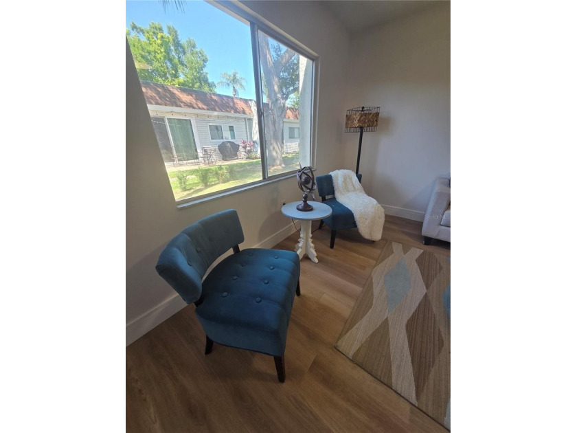 Welcome to your ideal Florida retreat in the highly desirable - photo 8