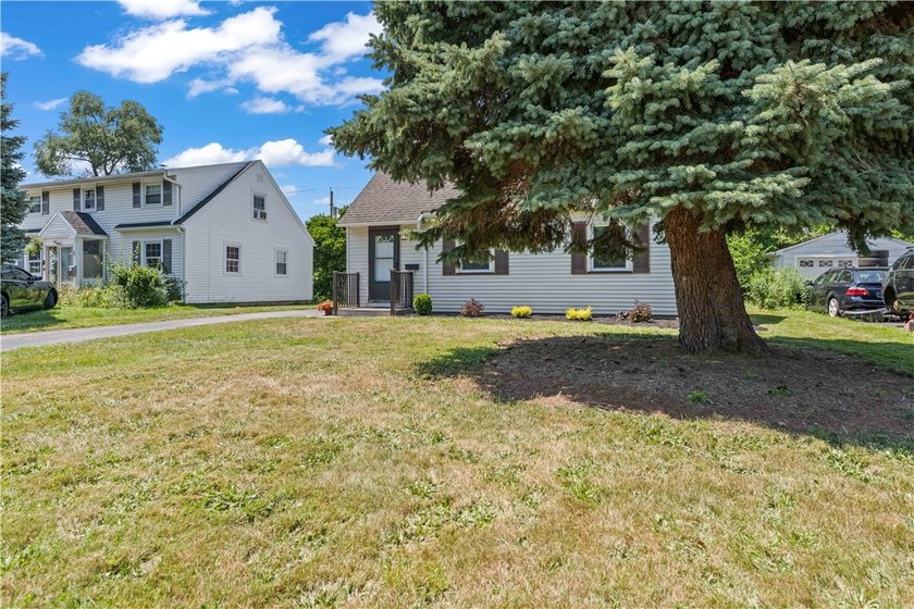 Move right into this beautifully updated 3-bedroom, 1.5-bath - photo 3