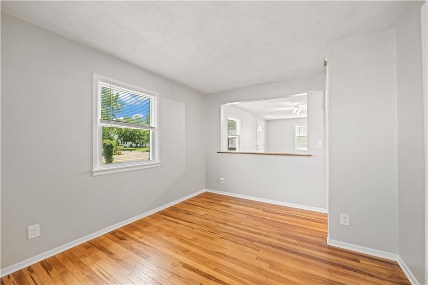 Move right into this beautifully updated 3-bedroom, 1.5-bath - photo 9