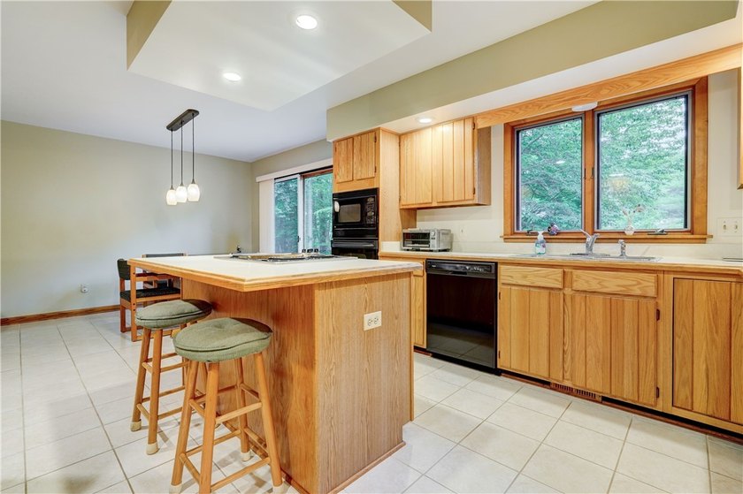 Welcome to 28 Green Pine Lane, offered for sale for the very - photo 4