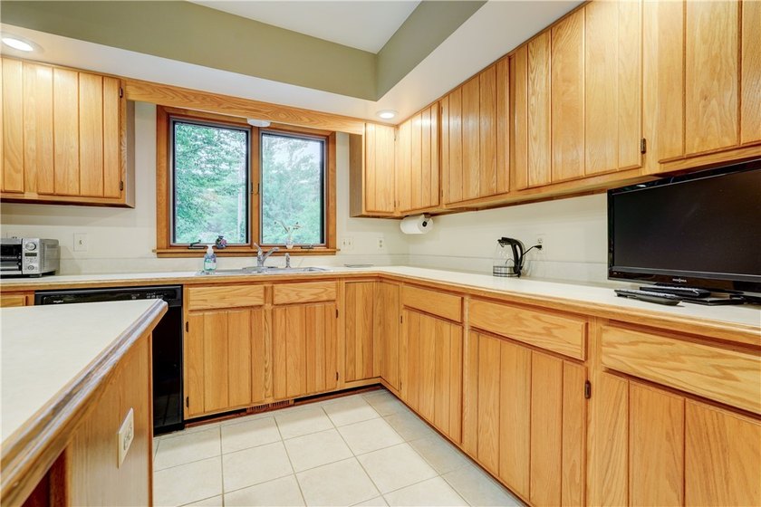 Welcome to 28 Green Pine Lane, offered for sale for the very - photo 6