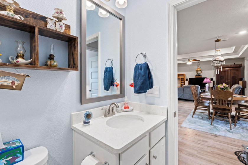Welcome to this beautifully upgraded and well maintained home - photo 36