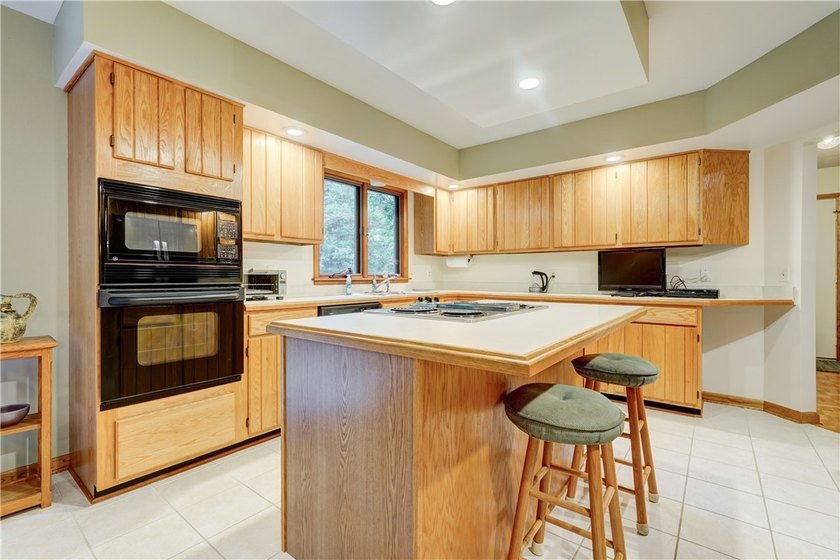 Welcome to 28 Green Pine Lane, offered for sale for the very - photo 7