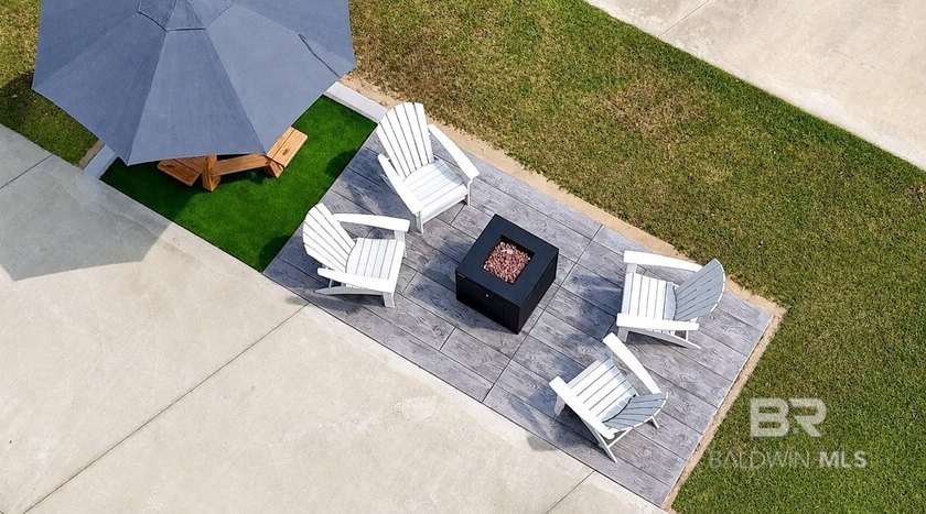 Enjoy the Alabama Gulf Coast lifestyle from this upgraded - photo 3