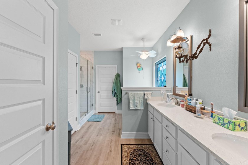 Welcome to this beautifully upgraded and well maintained home - photo 43