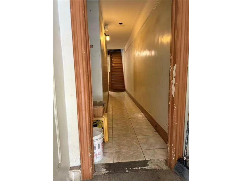 4-Family Semi-Attached house located in the heart of Sunset Park - photo 4