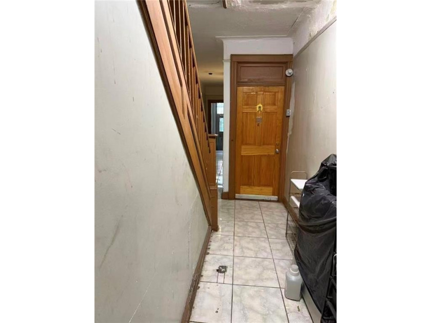 4-Family Semi-Attached house located in the heart of Sunset Park - photo 5