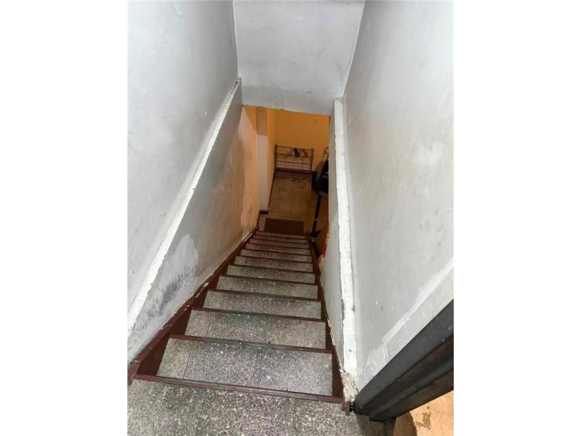 4-Family Semi-Attached house located in the heart of Sunset Park - photo 6