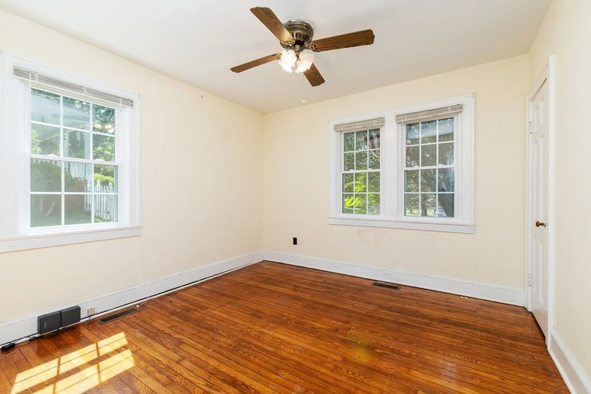 Charming 2-bedroom, 1-bath brick home situated on a corner lot - photo 17