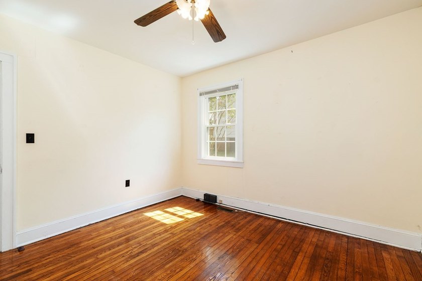 Charming 2-bedroom, 1-bath brick home situated on a corner lot - photo 19