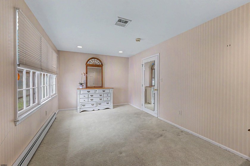 Welcome to this Stunning 4/5 Bedroom Single-Family Home at 30 - photo 22