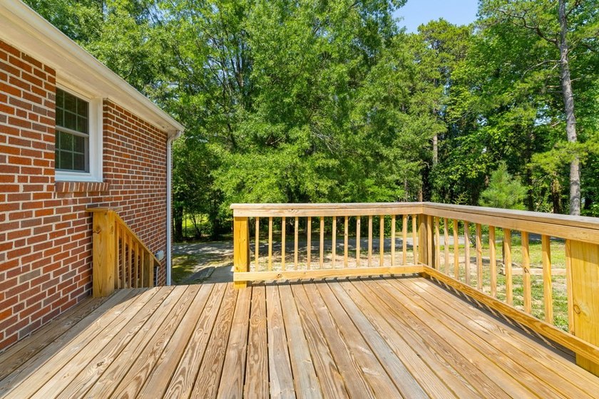 Charming 2-bedroom, 1-bath brick home situated on a corner lot - photo 23