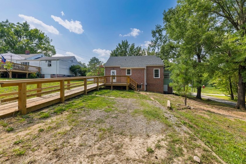 Charming 2-bedroom, 1-bath brick home situated on a corner lot - photo 28