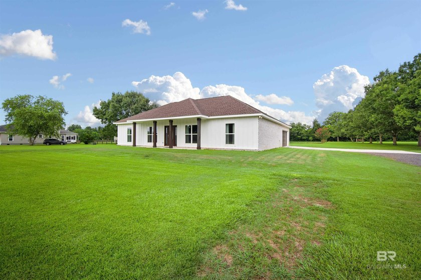 Nestled on nearly three acres of pristine land in Fairhope, this - photo 7
