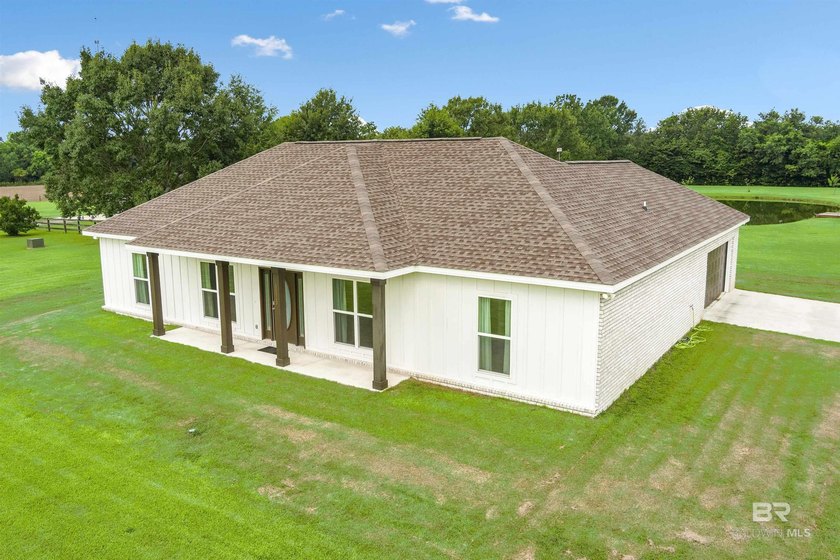 Nestled on nearly three acres of pristine land in Fairhope, this - photo 9