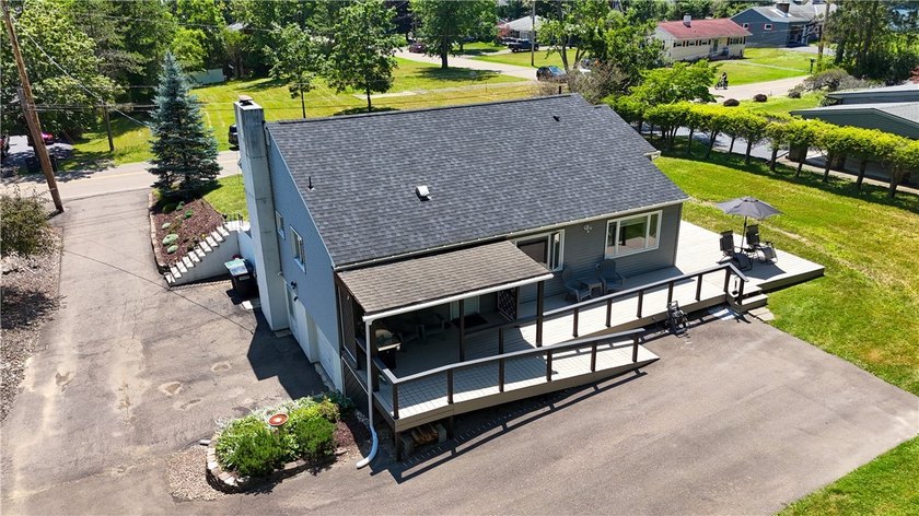 Welcome to this tastefully remodeled ranch offering a - photo 4
