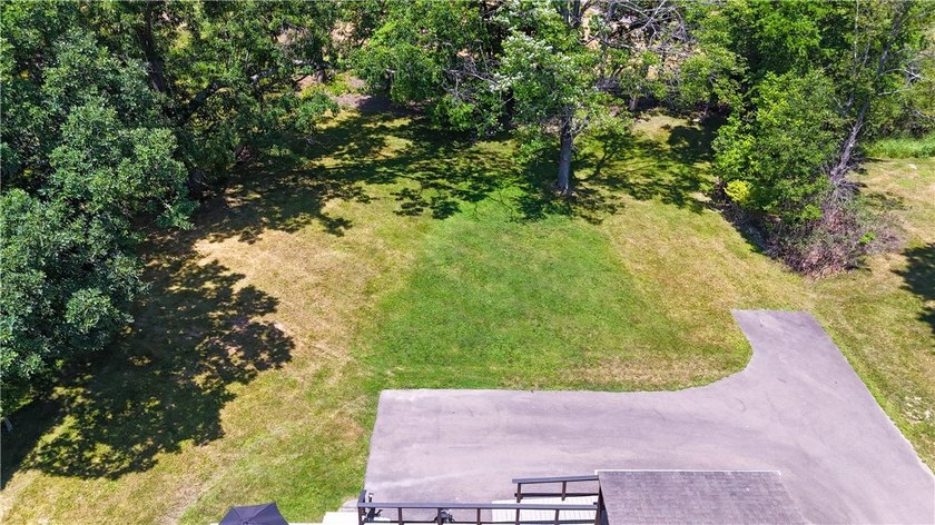 Welcome to this tastefully remodeled ranch offering a - photo 6