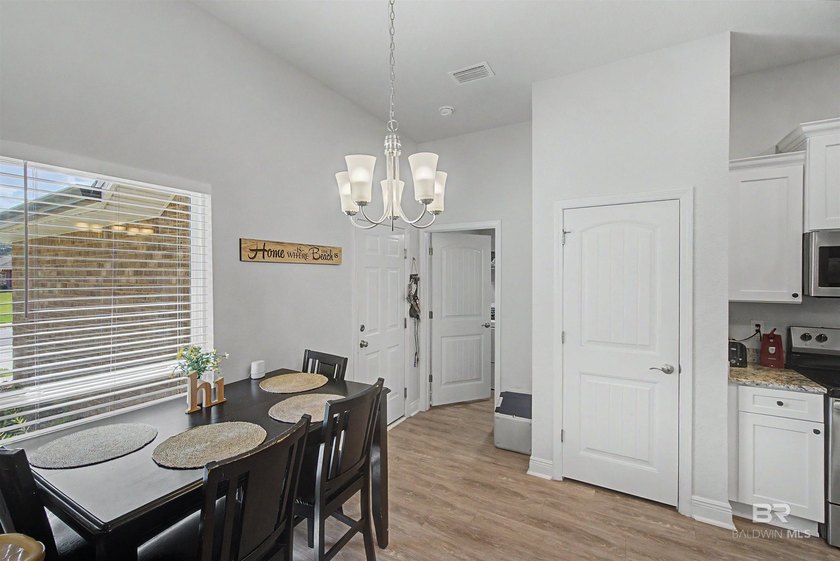 This brick home welcomes you with a thoughtful split floor plan - photo 3