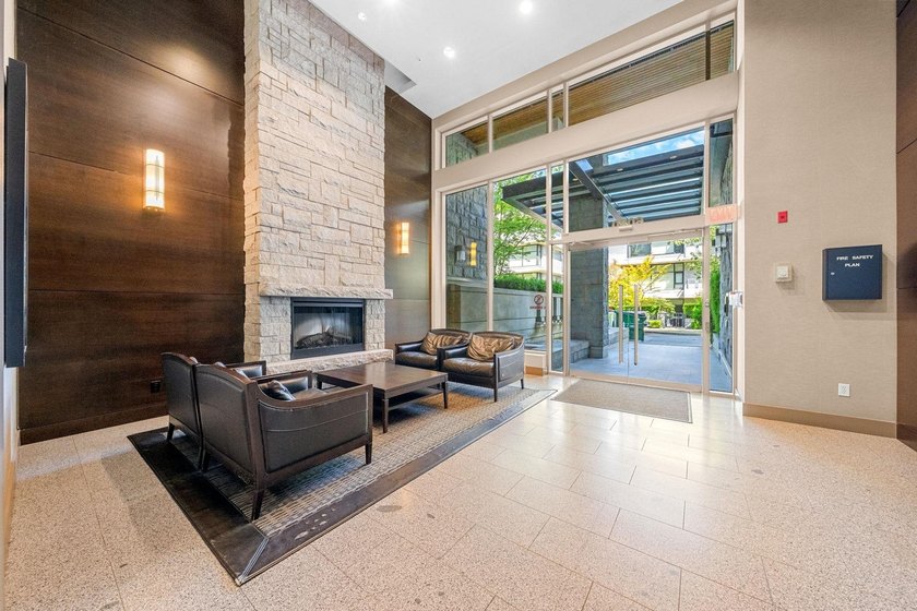 Located in the peaceful Iona neighbourhood Stirling House is a - photo 14
