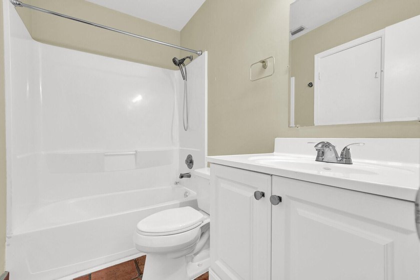 Discover this charming 1 bedroom, 1 bathroom condo in a prime - photo 16