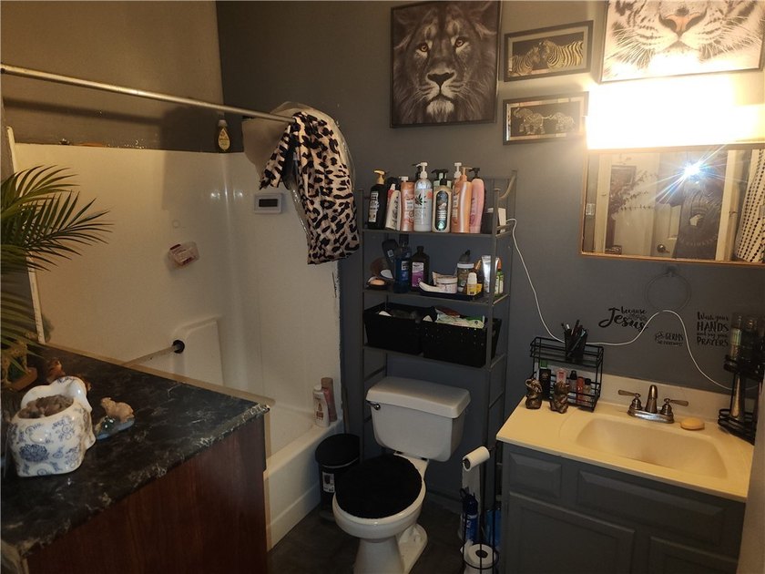 Investor Alert! Excellent opportunity to add a value-add - photo 7