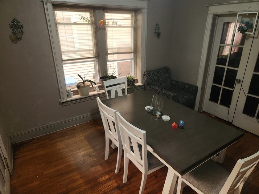 OWNER OCCUPY OR INVESTOR OPPORTUNITY... YOU DECIDE!!! Great - photo 4