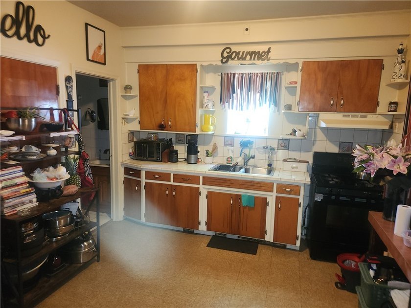 Investor Alert! Great opportunity to add a value-add property to - photo 4