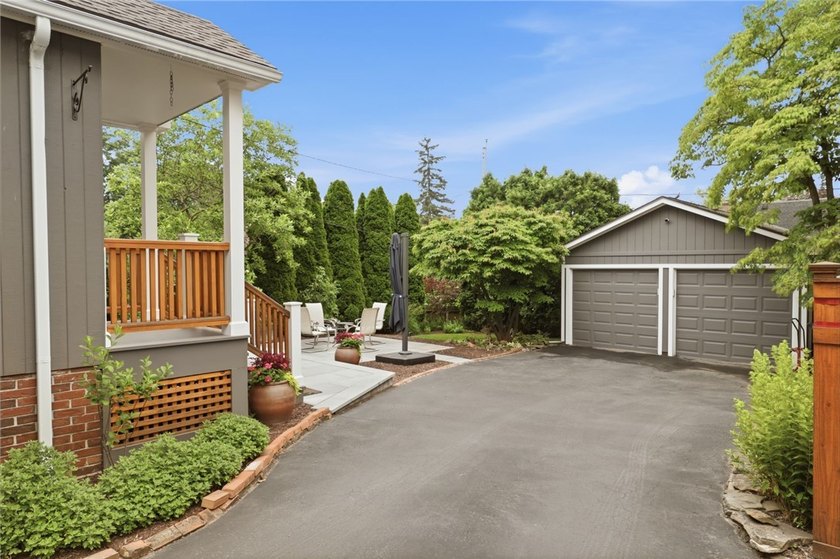 Set in the premier Cobbs Hill enclave, this move-in ready home - photo 3