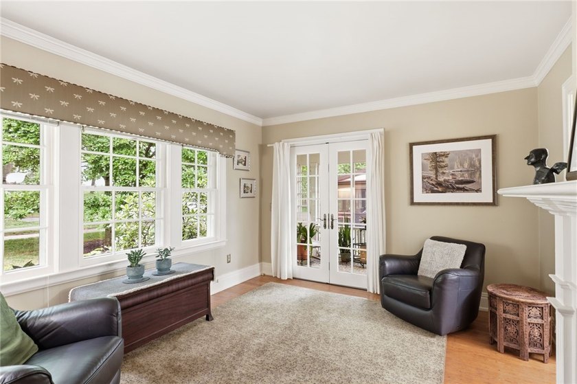 Set in the premier Cobbs Hill enclave, this move-in ready home - photo 4