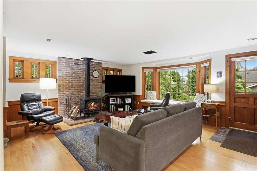 Set in the premier Cobbs Hill enclave, this move-in ready home - photo 8