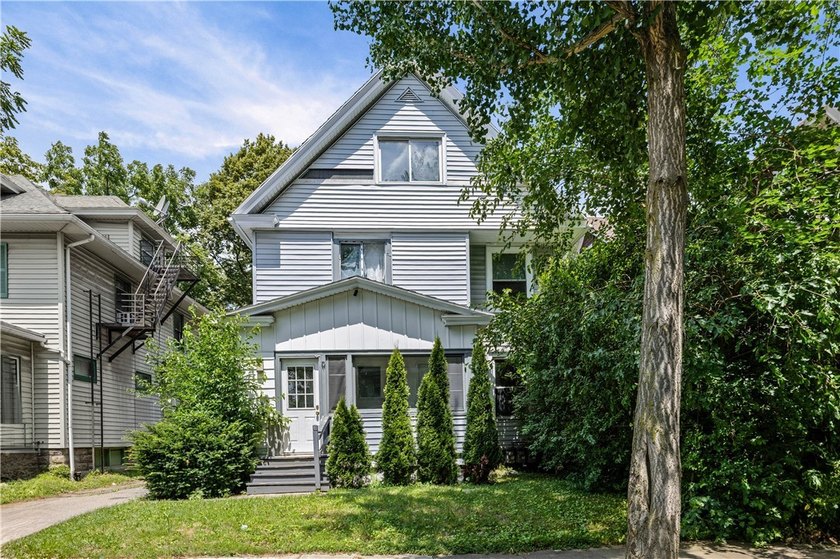 Fantastic investment opportunity in the desirable Maplewood - photo 2