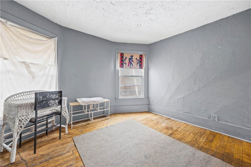 Fantastic investment opportunity in the desirable Maplewood - photo 9